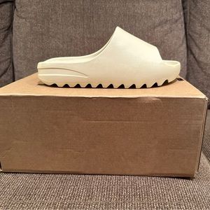 NEVER WORN! Bone yeezy slides size 10 men.